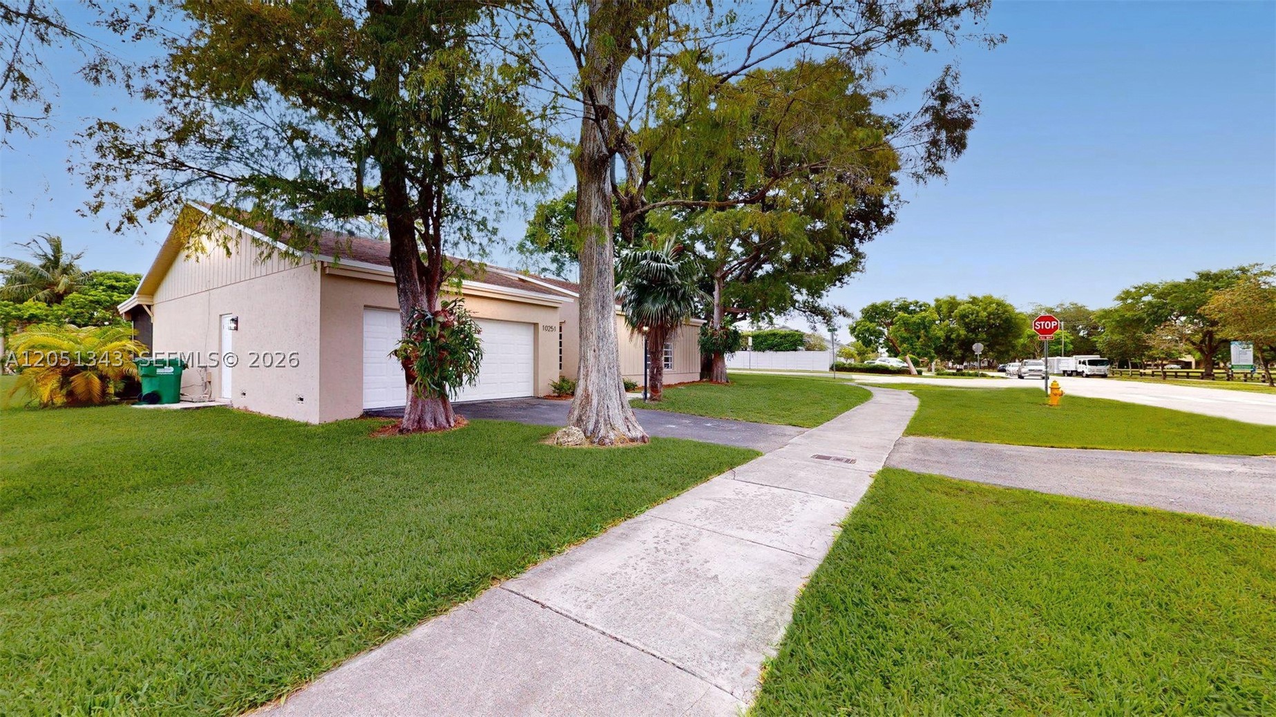 SUNSET PARK TOWN HOUSES - Residential Lease