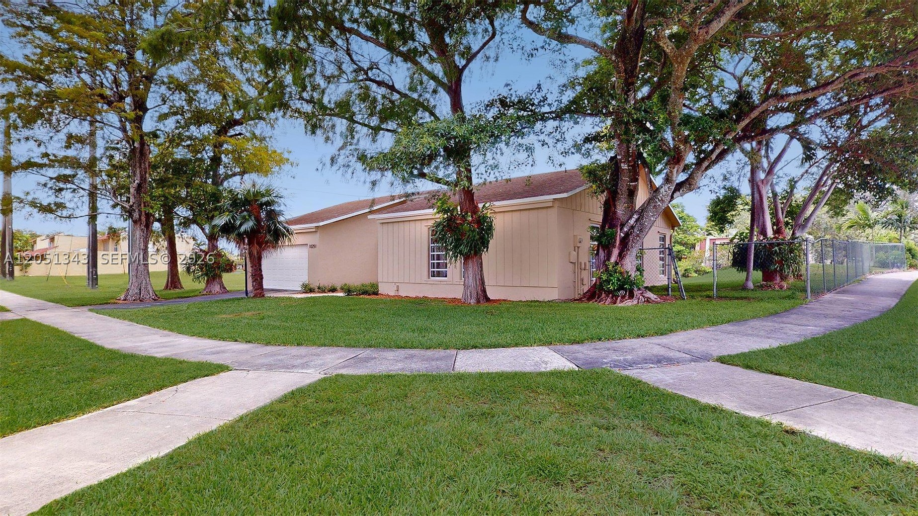 SUNSET PARK TOWN HOUSES - Residential Lease
