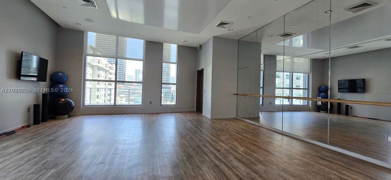 1100 MILLECENTO RESIDENCE - Residential