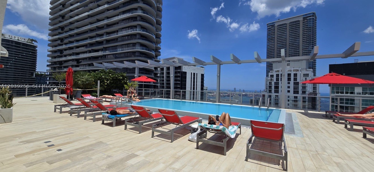 1100 MILLECENTO RESIDENCE - Residential