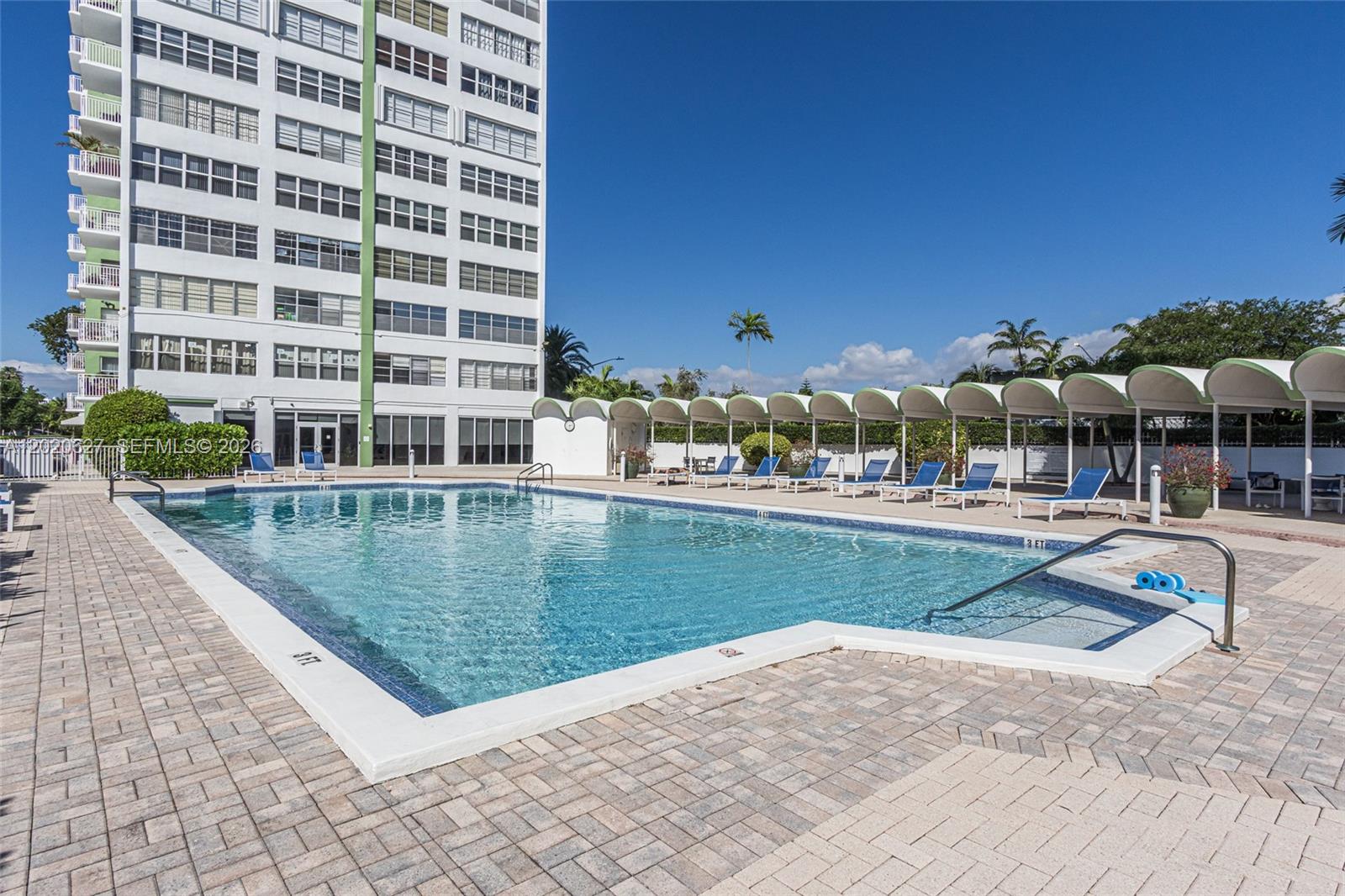 BAYVIEW TOWERS CONDO SOUT - Residential