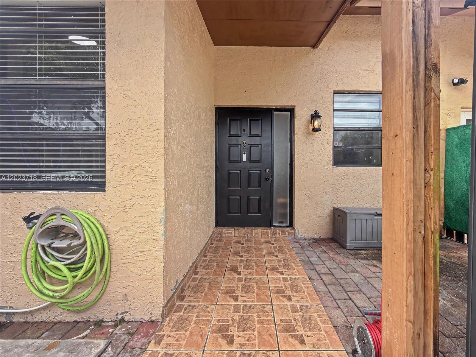 COUNTRY LAKE MANORS TOWNH - Residential