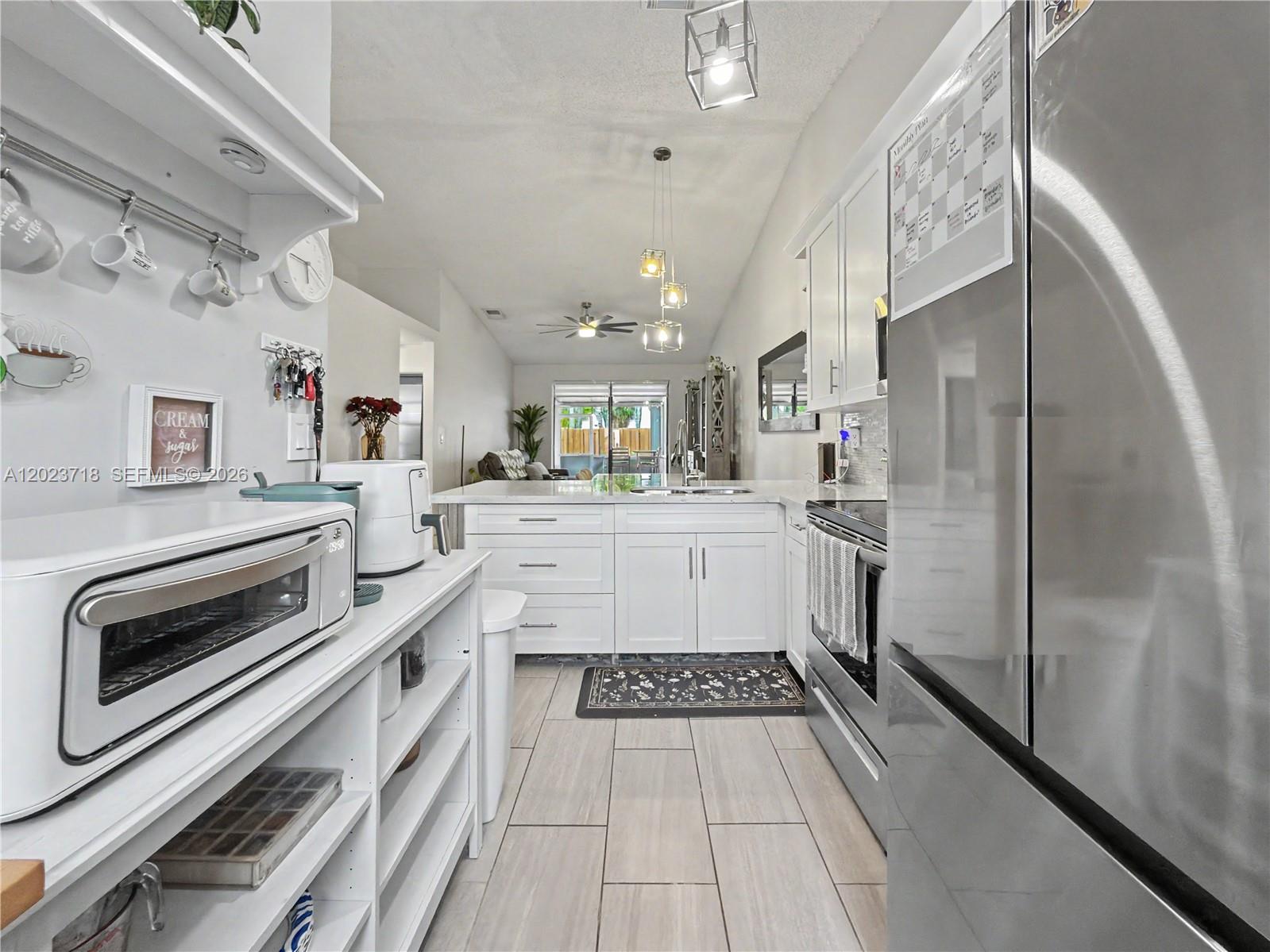 COUNTRY LAKE MANORS TOWNH - Residential
