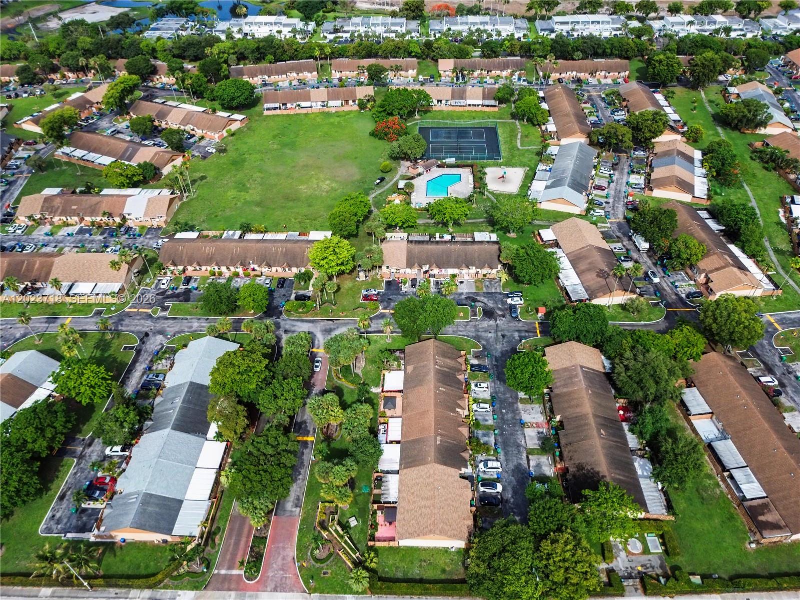 COUNTRY LAKE MANORS TOWNH - Residential