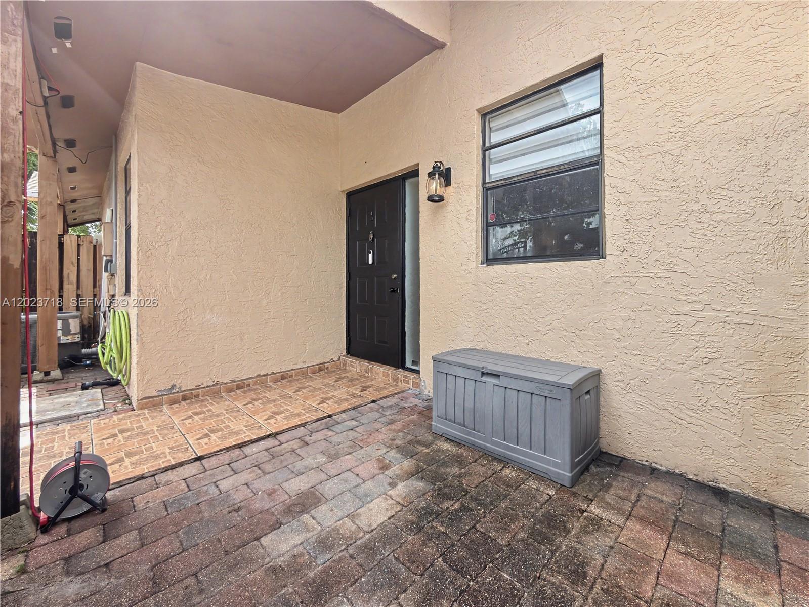 COUNTRY LAKE MANORS TOWNH - Residential