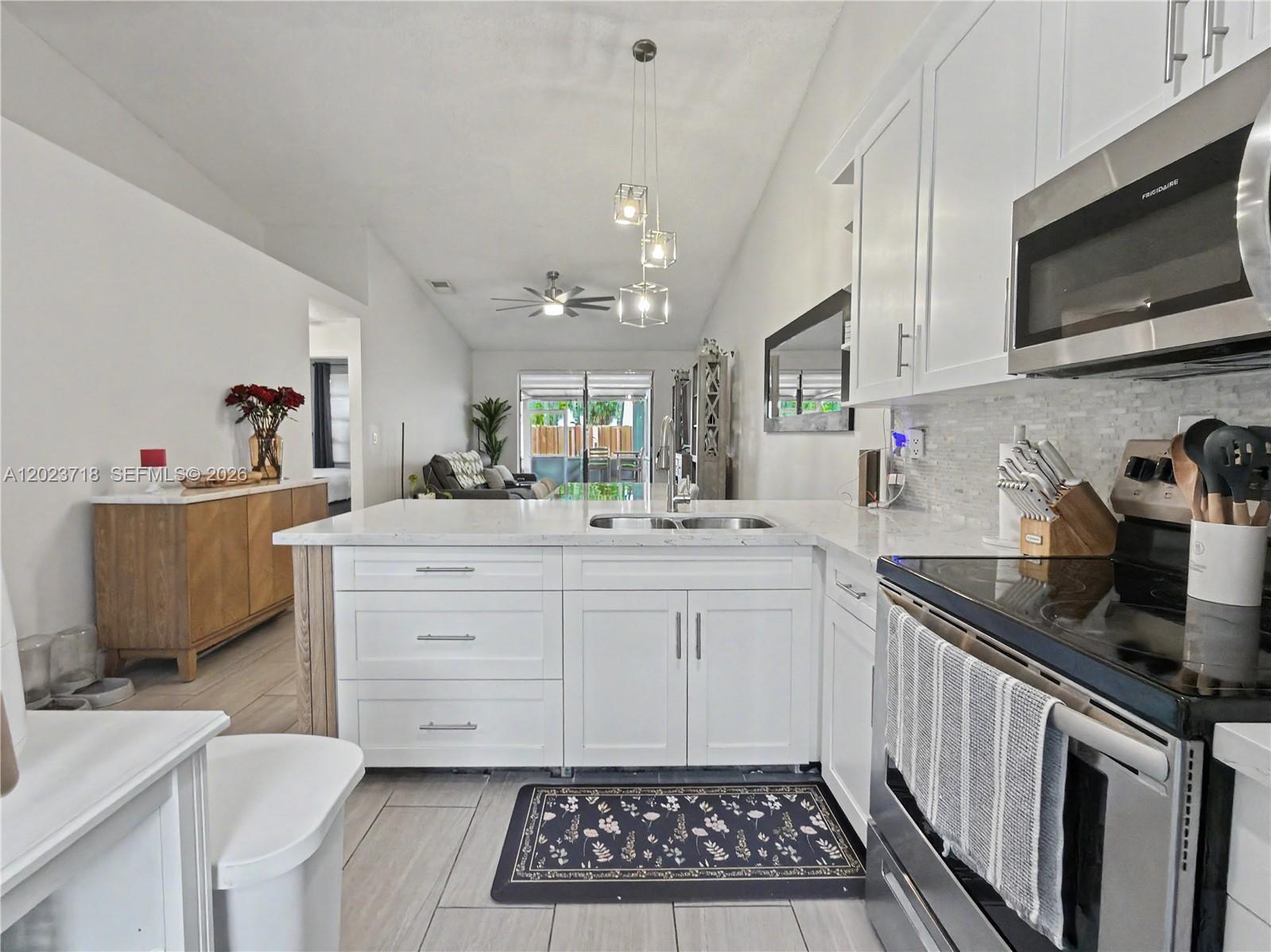 COUNTRY LAKE MANORS TOWNH - Residential