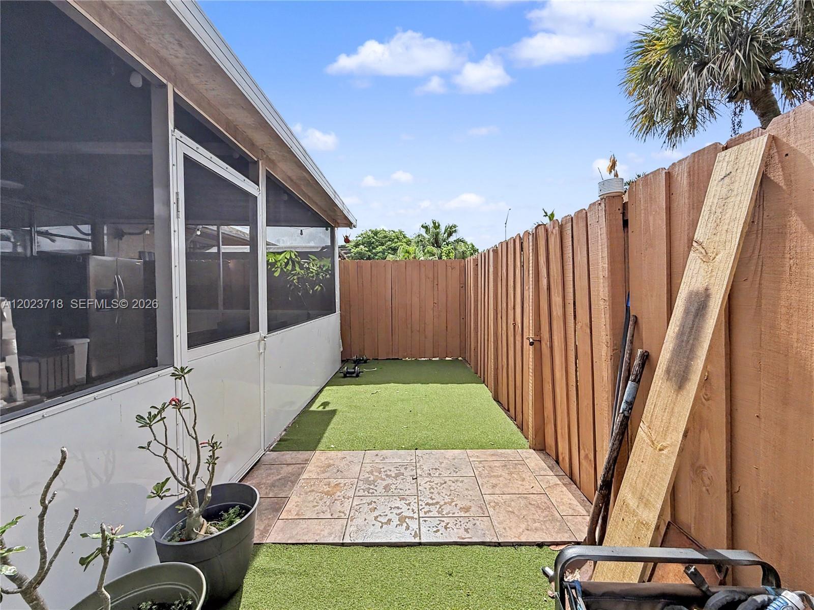 COUNTRY LAKE MANORS TOWNH - Residential