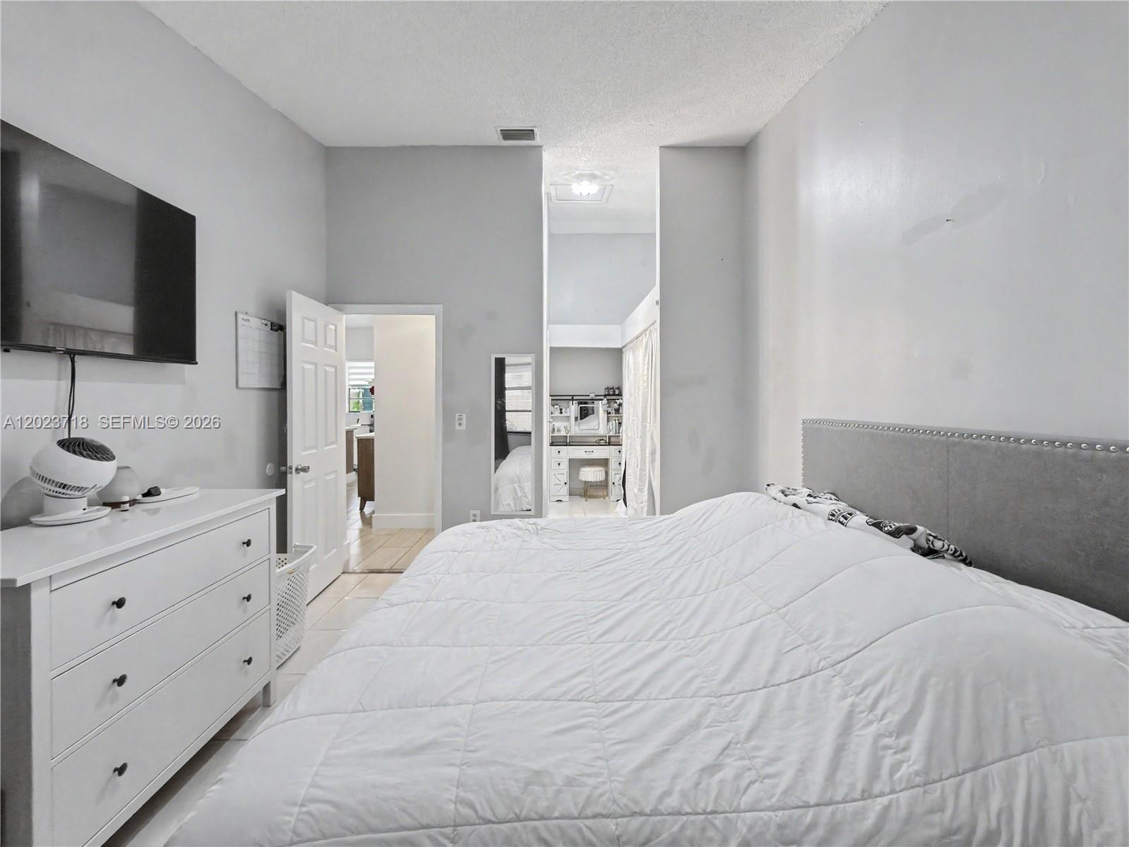 COUNTRY LAKE MANORS TOWNH - Residential
