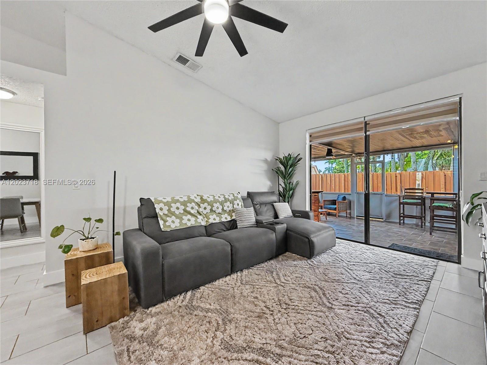 COUNTRY LAKE MANORS TOWNH - Residential