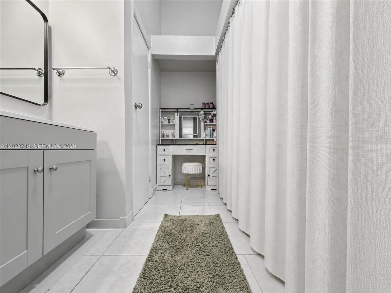 COUNTRY LAKE MANORS TOWNH - Residential