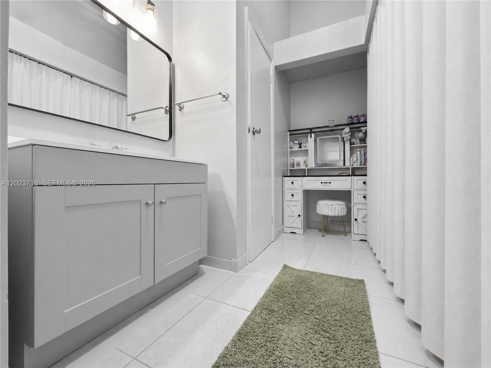COUNTRY LAKE MANORS TOWNH - Residential