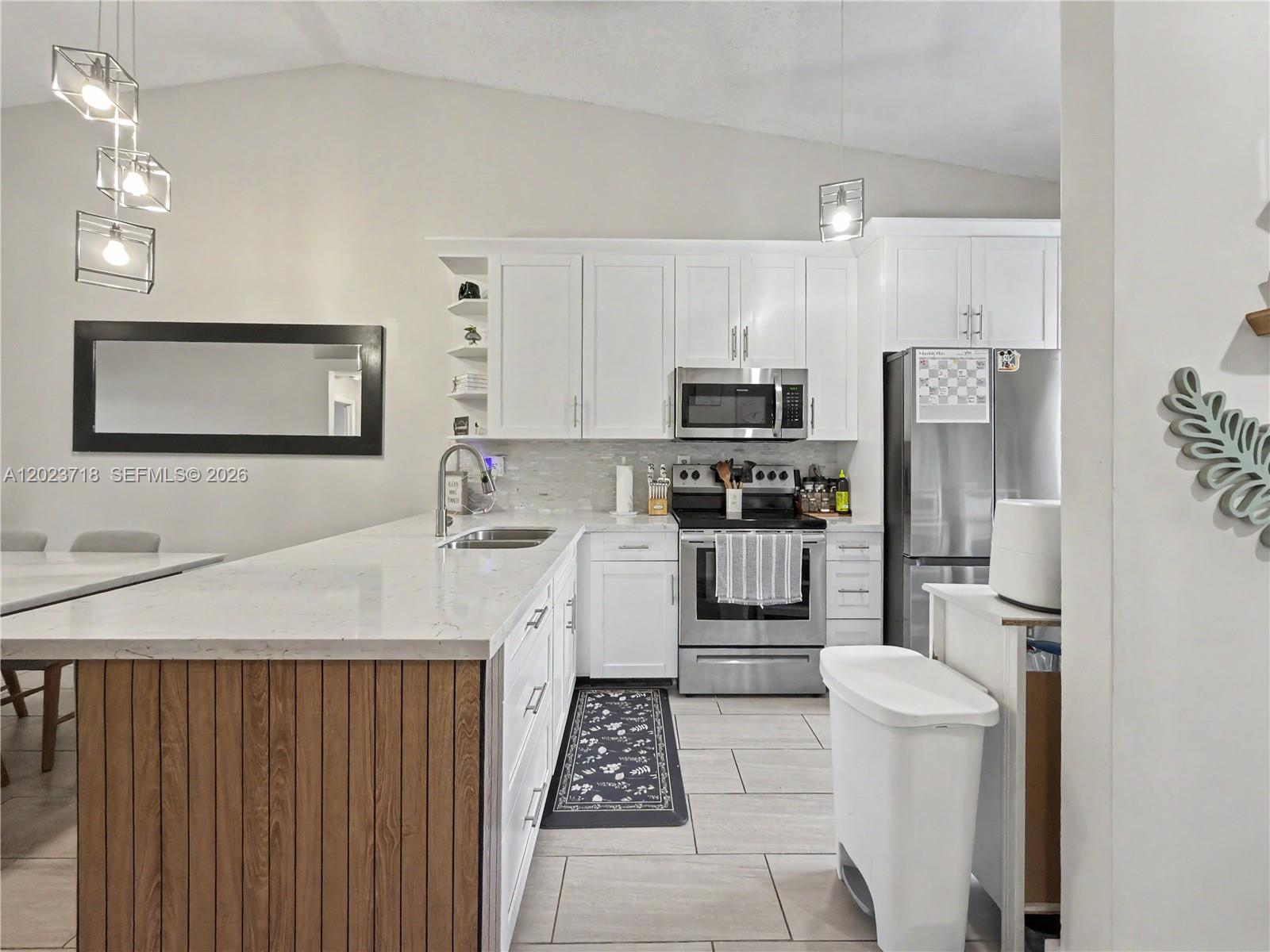 COUNTRY LAKE MANORS TOWNH - Residential