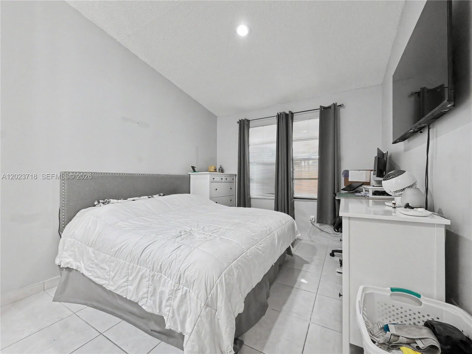 COUNTRY LAKE MANORS TOWNH - Residential