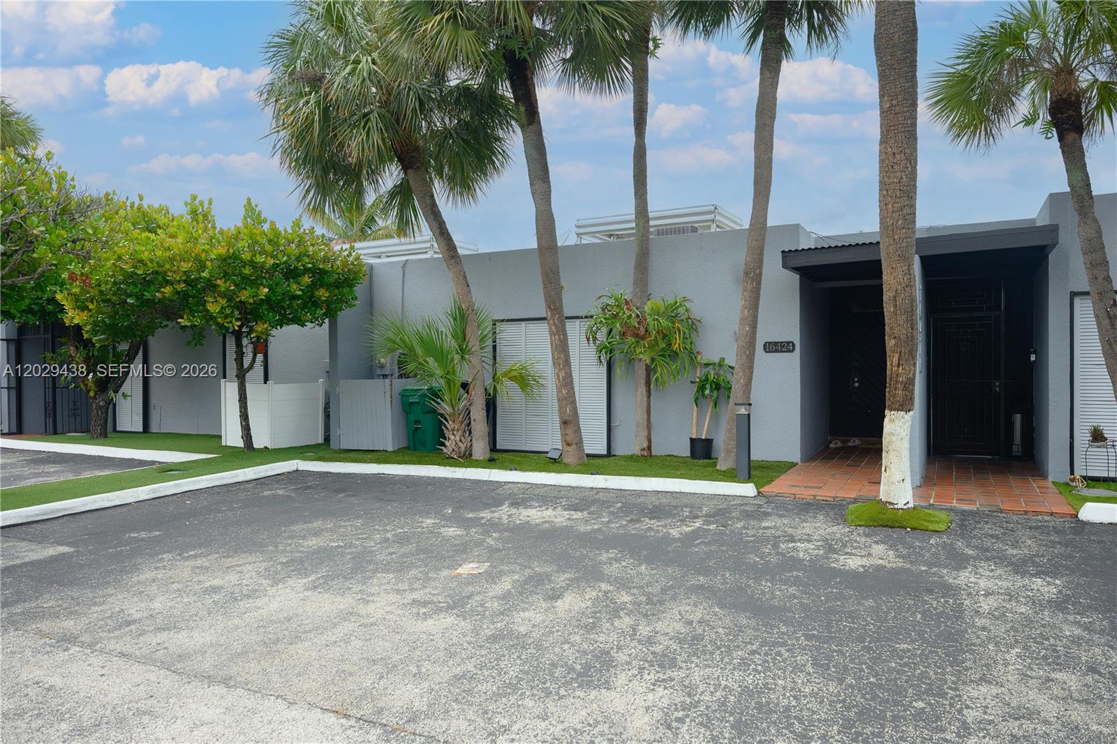 MIAMI LAKES WINDMILL GATE - Residential Lease