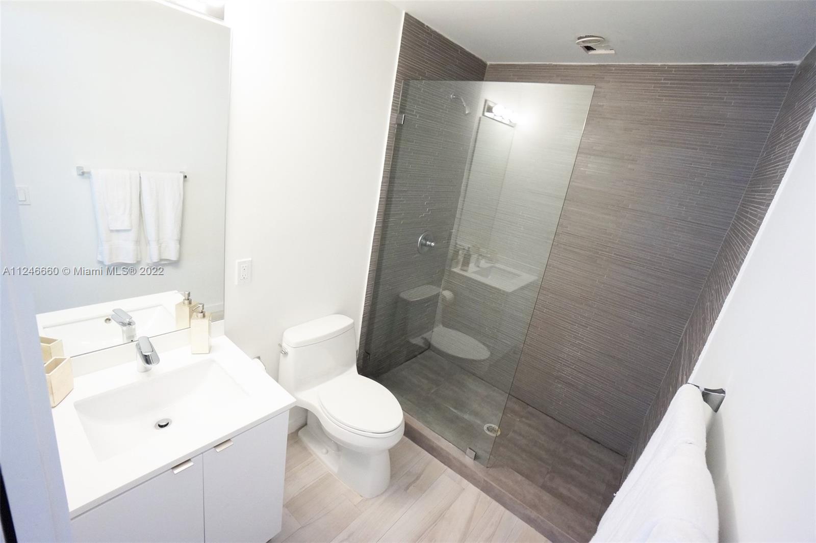 ANNI VENTI CONDO - Residential Lease