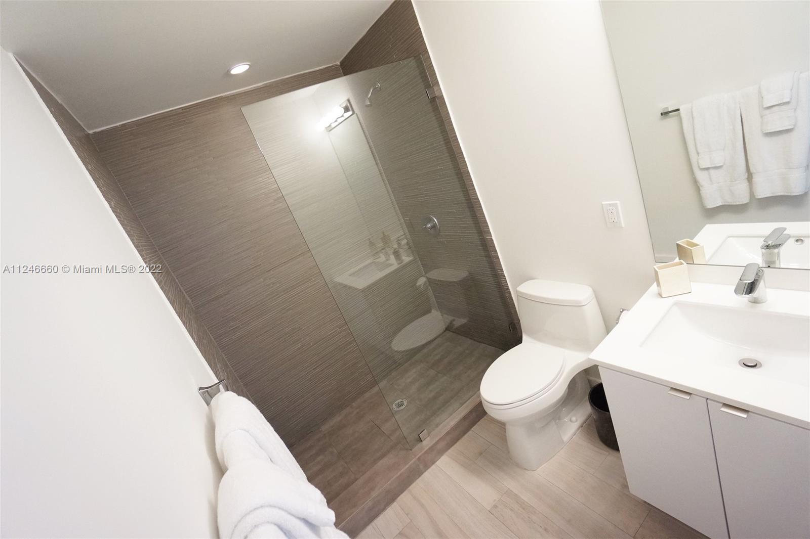 ANNI VENTI CONDO - Residential Lease