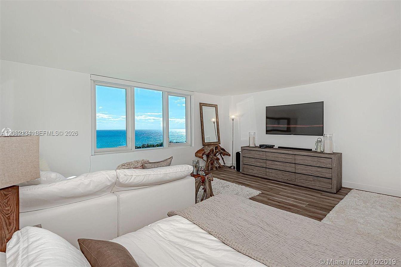 RONEY PALACE CONDO - Residential Lease