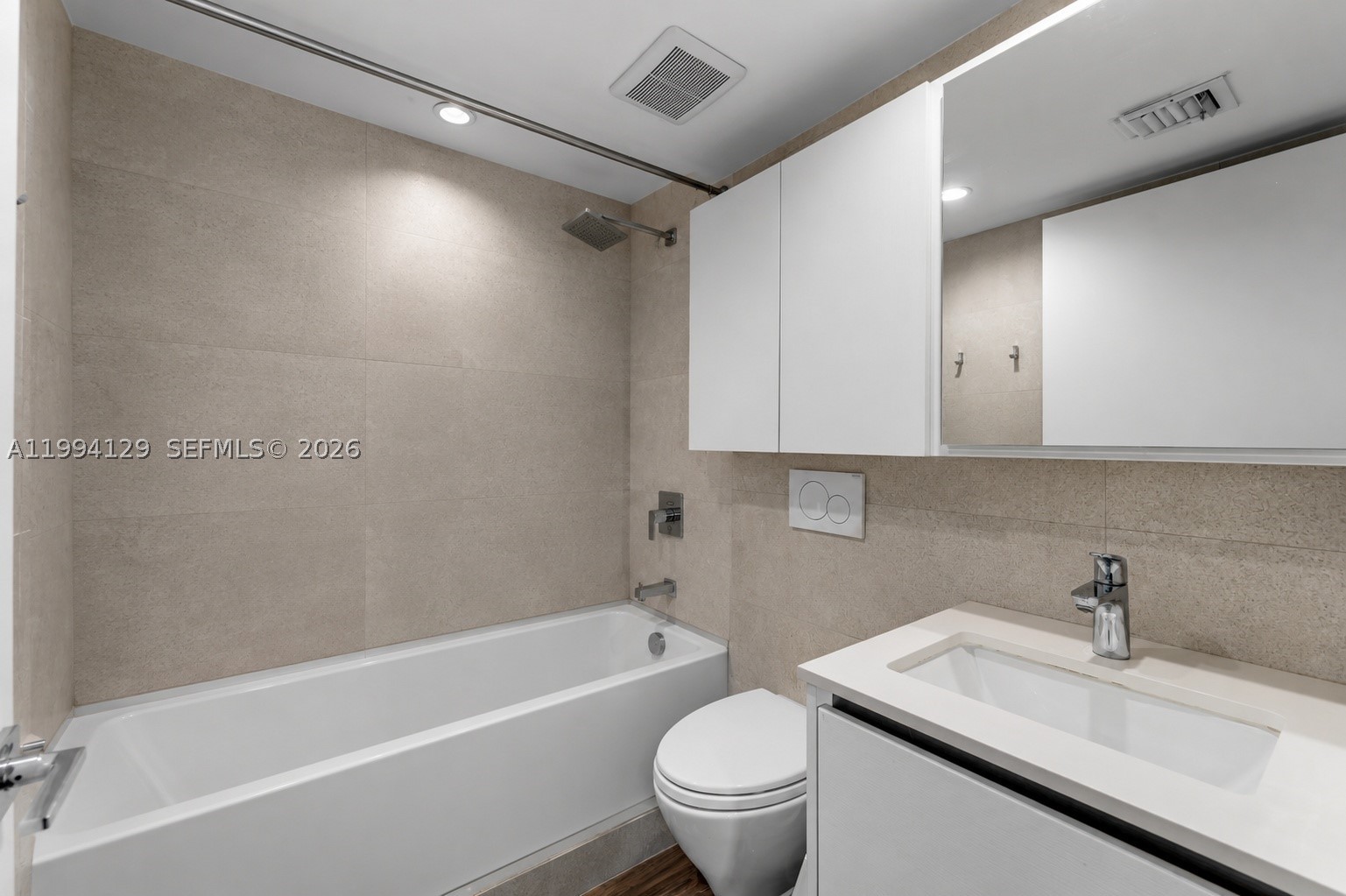 THE EMERALDBAY @ KEY COLO - Residential