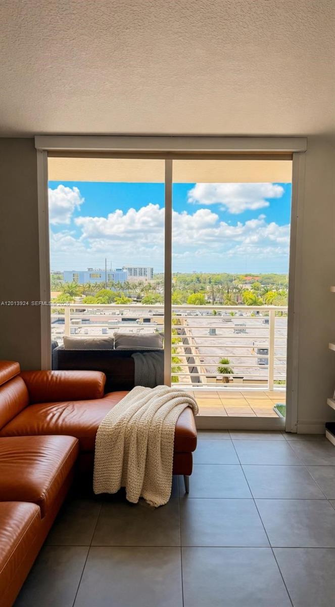 VENTURE AT AVENTURA WEST - Residential