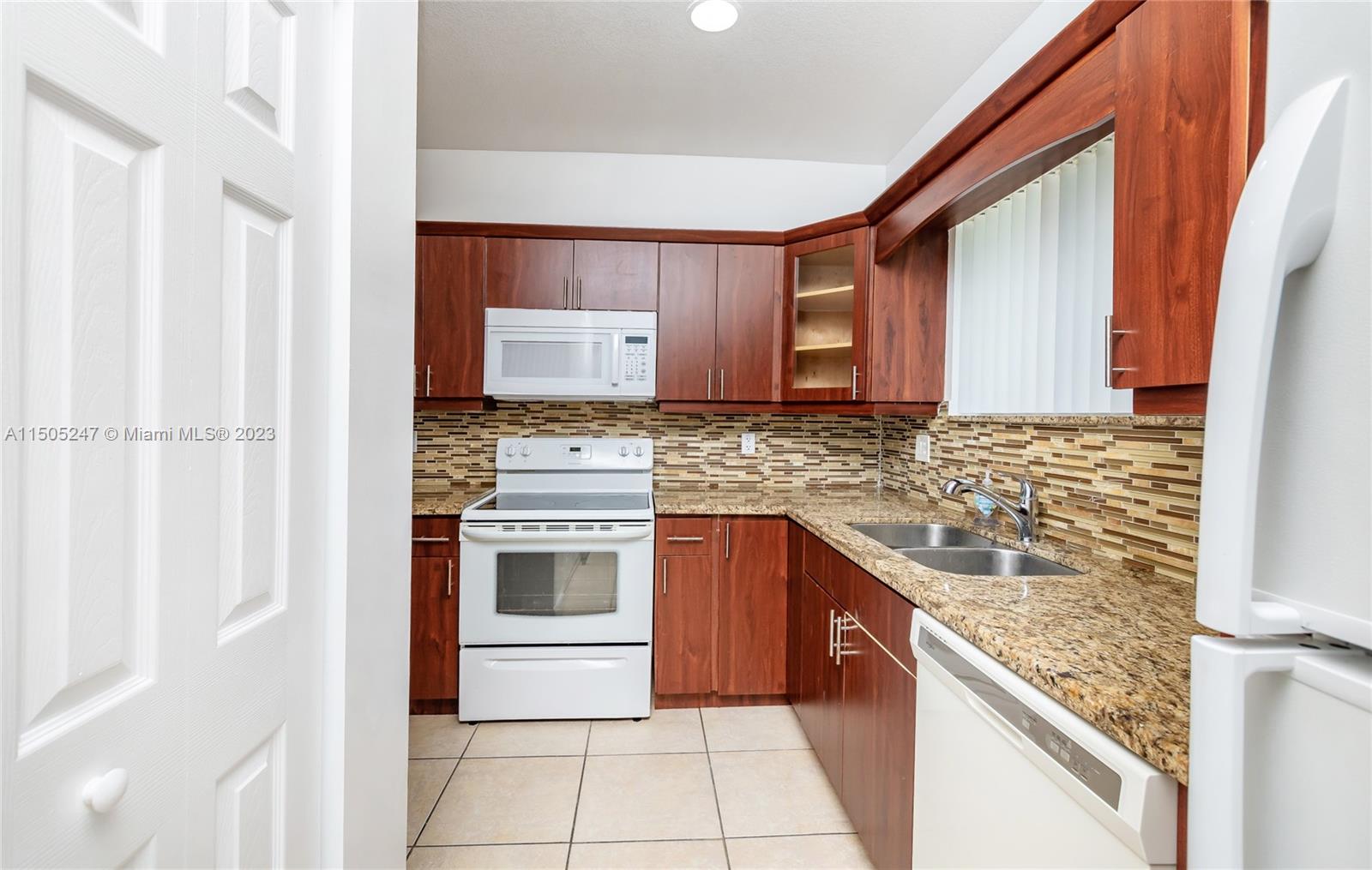 EMILIOS PLACE AT OASIS - Residential Lease