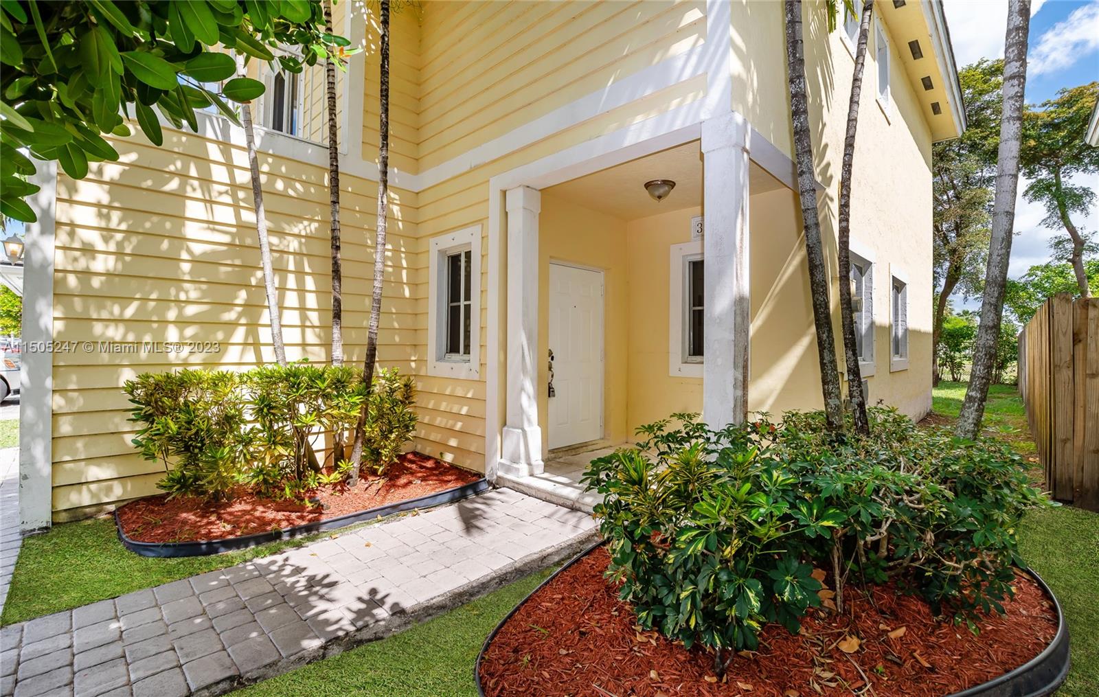 EMILIOS PLACE AT OASIS - Residential Lease