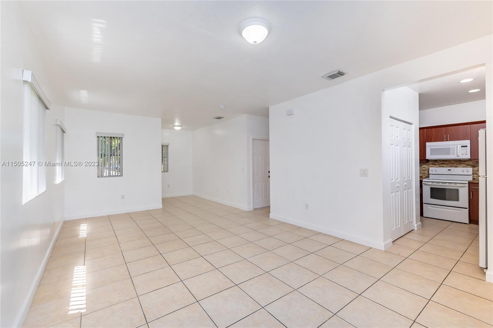 EMILIOS PLACE AT OASIS - Residential Lease