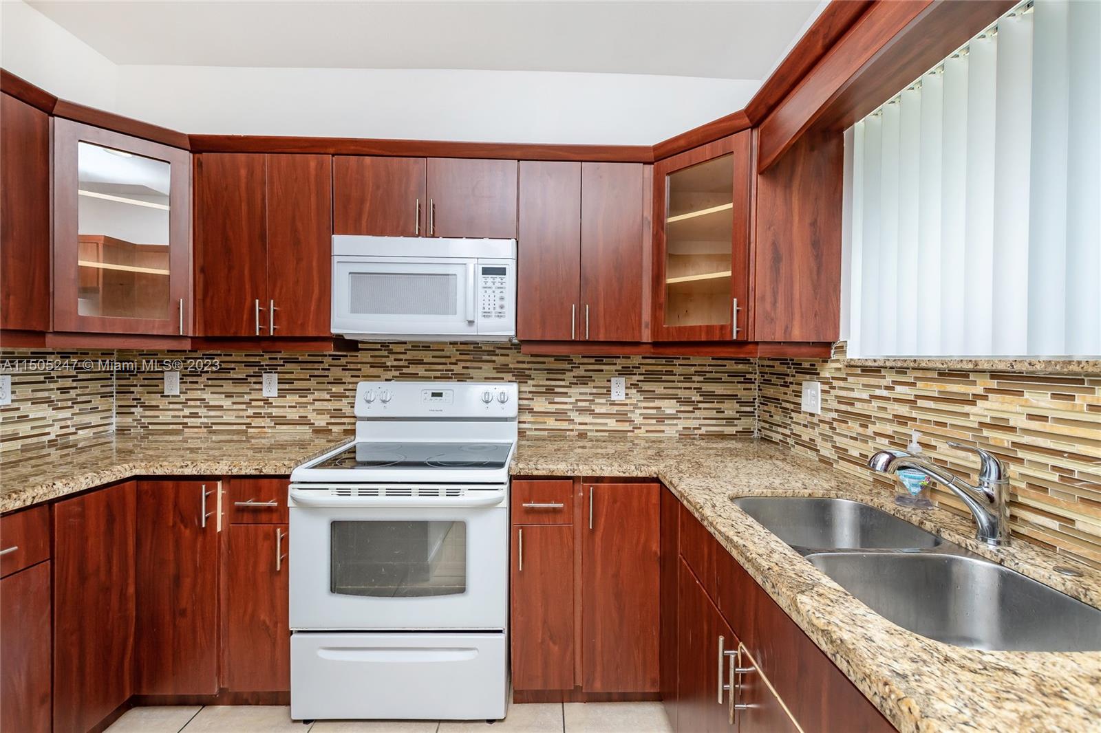 EMILIOS PLACE AT OASIS - Residential Lease