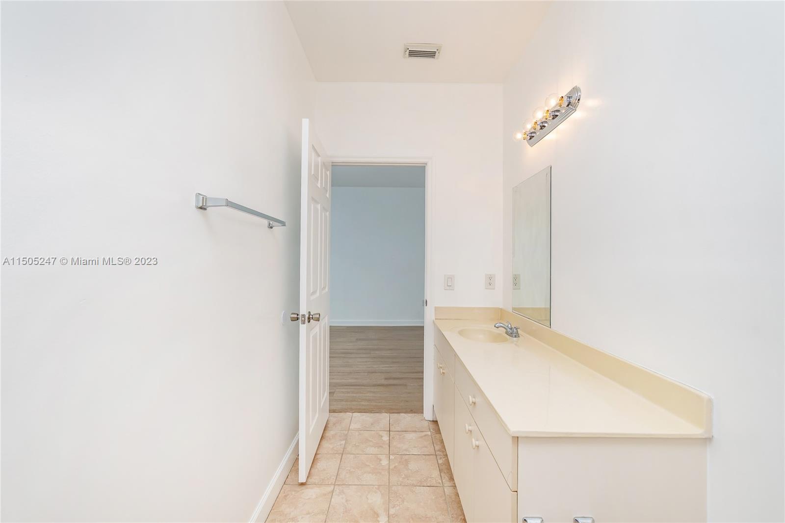 EMILIOS PLACE AT OASIS - Residential Lease