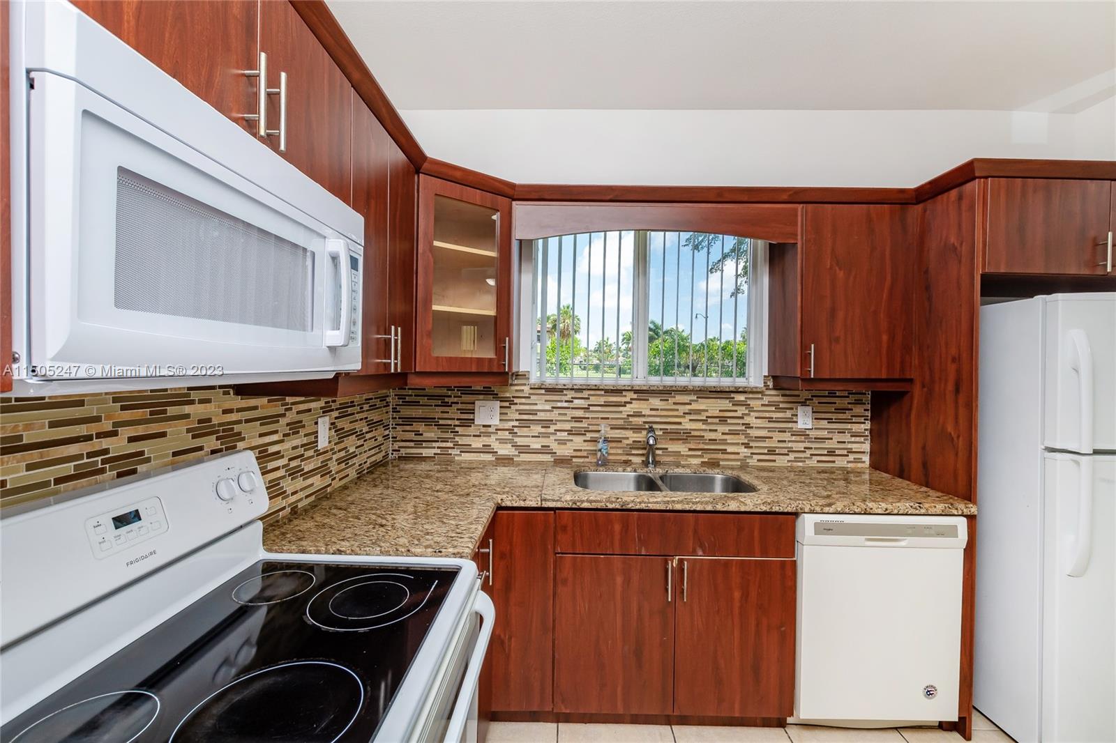 EMILIOS PLACE AT OASIS - Residential Lease