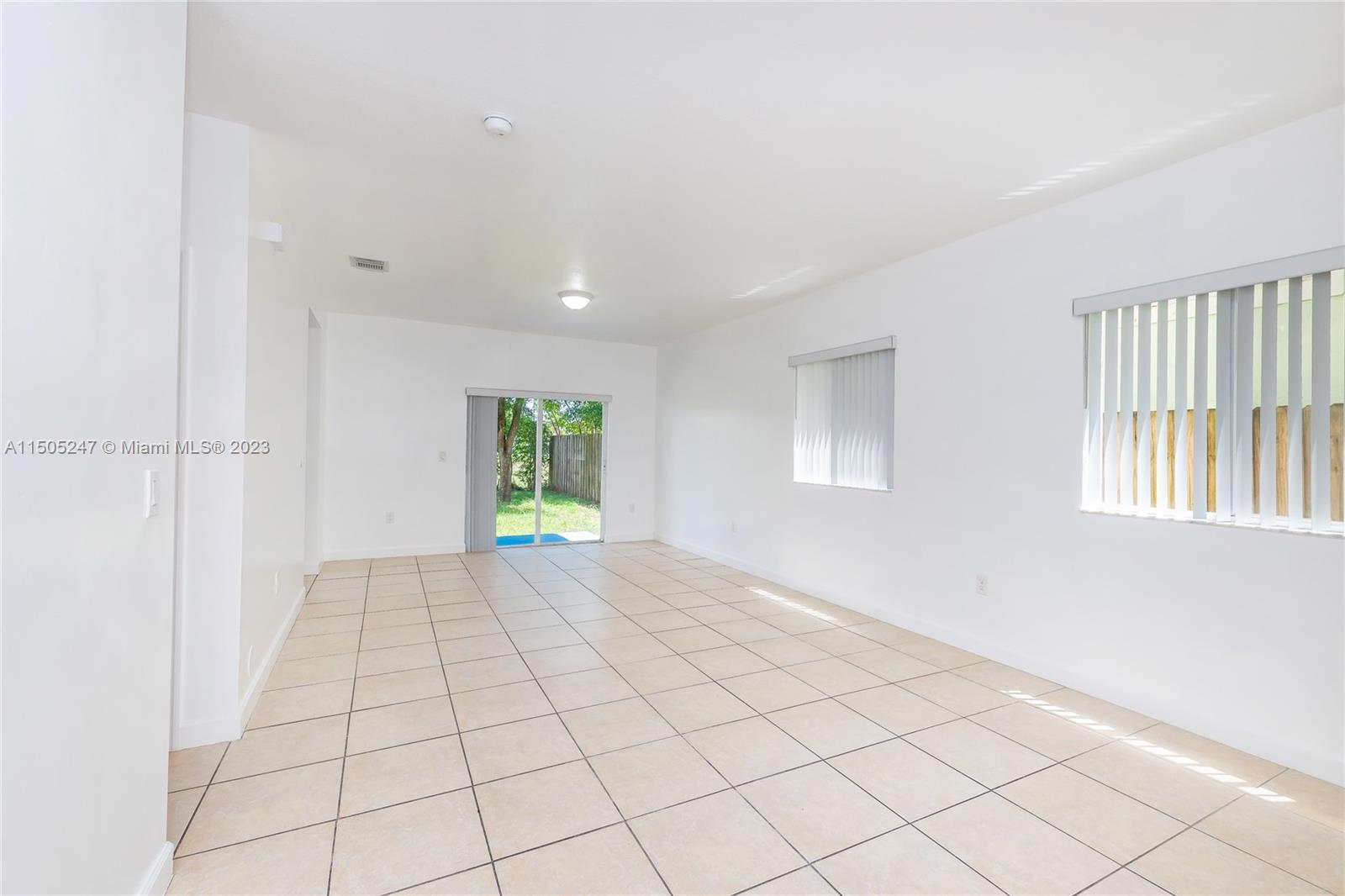 EMILIOS PLACE AT OASIS - Residential Lease