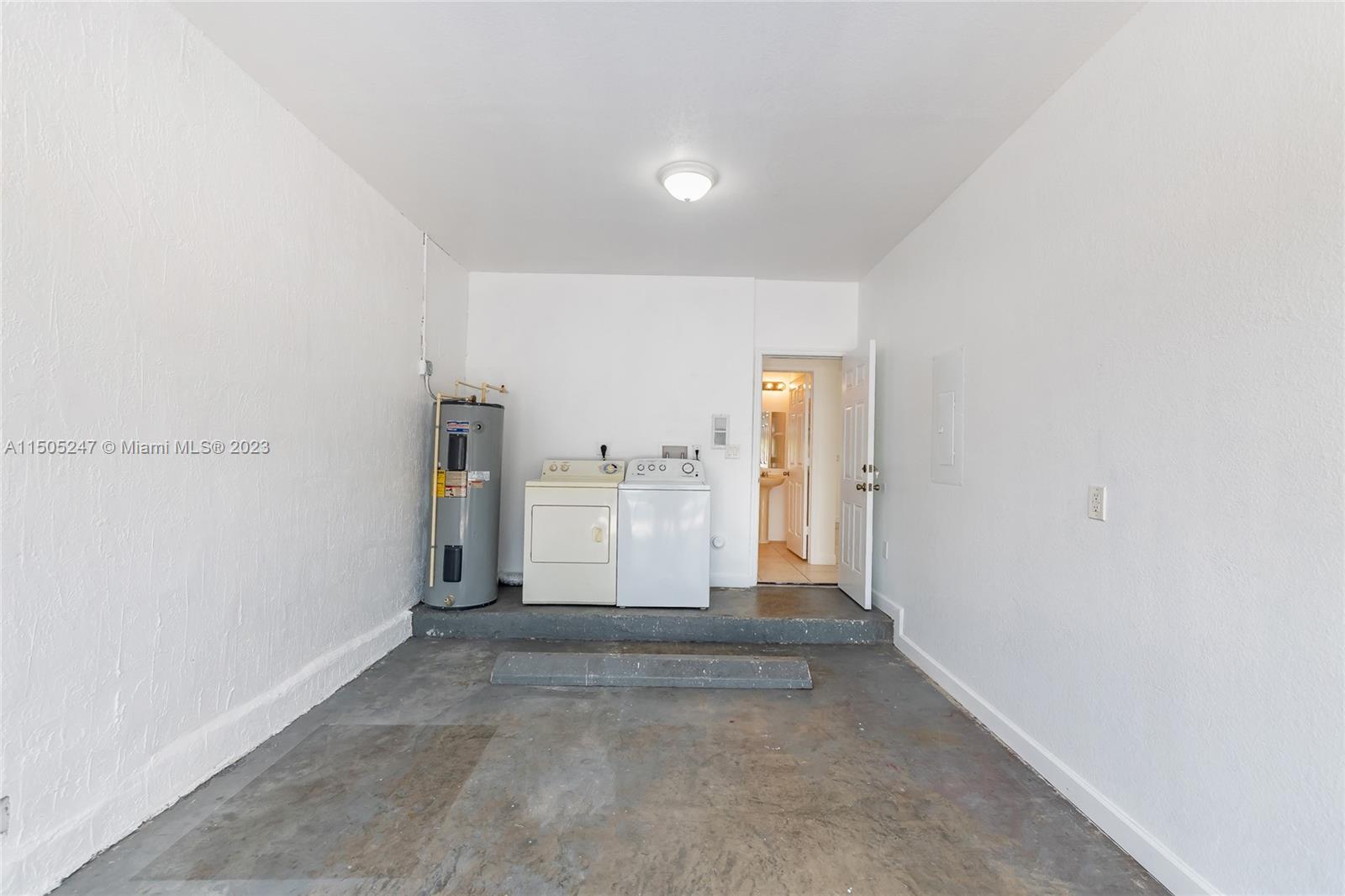 EMILIOS PLACE AT OASIS - Residential Lease