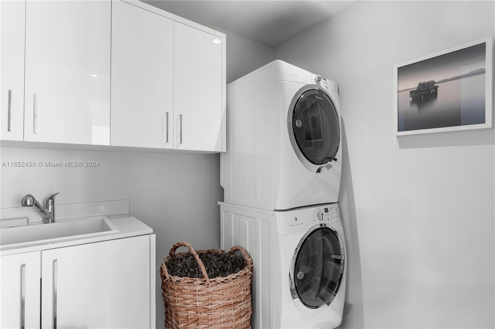 JADE SIGNATURE CONDO - Residential