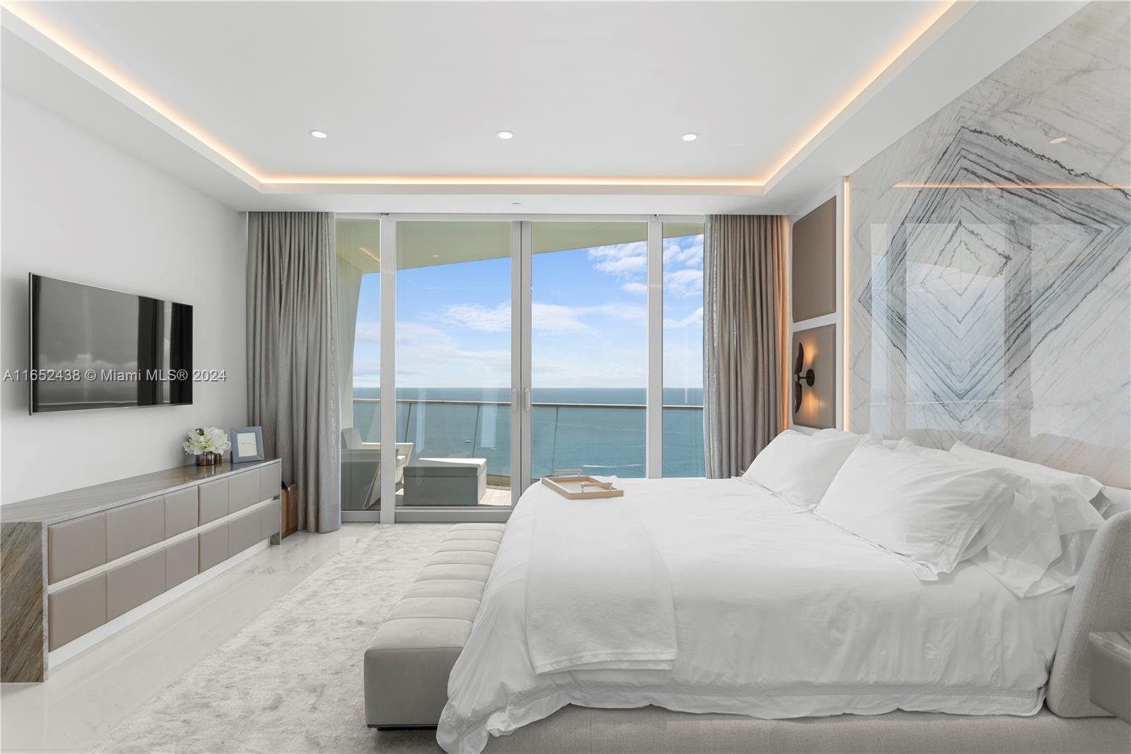 JADE SIGNATURE CONDO - Residential