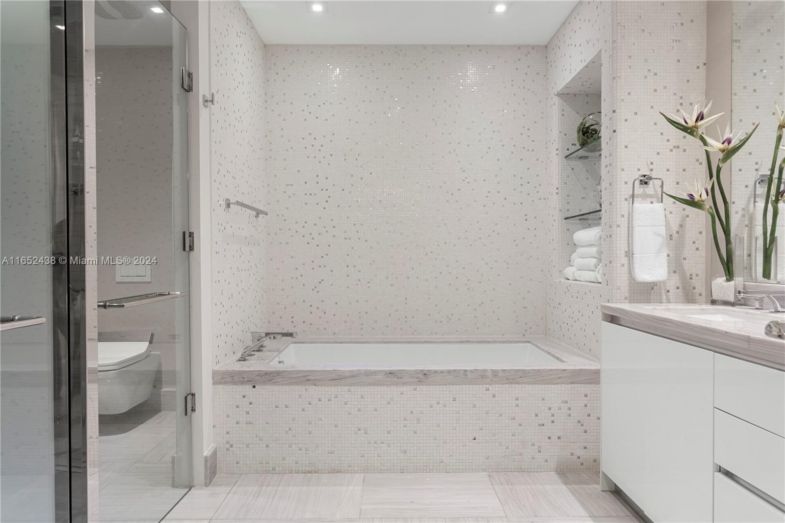 JADE SIGNATURE CONDO - Residential