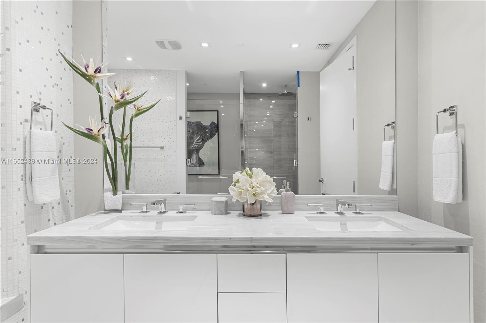 JADE SIGNATURE CONDO - Residential
