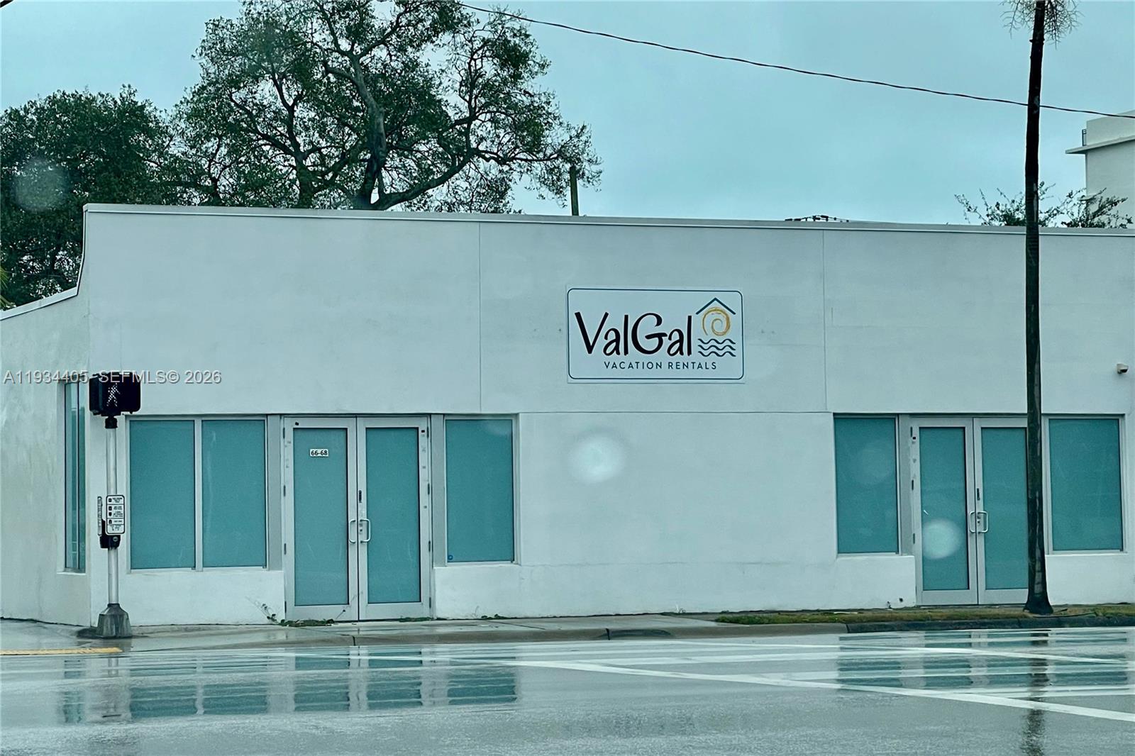 LOCATED ON A PRIME CORNER WITH FULL VISIBILITY FROM FEDERAL HWY ON THE SE CORNER OF NE 1ST ST AND FEDERAL HWY. PARKING IN THE BACK AND PLENTY OF STREET PARKING. 5 MINUTES FROM FT. LAUDERDALE AIRPORT AND CRUISE PORT. SO MANY POSSIBILITIES! THERE ARE 2 BAYS, EACH HAS RESTROOMS A FRONT DOOR ON FEDERAL HWY AND A BACK DOOR TO THE PARKING LOT, EASY TO DIVIDE. DANIA IS EXPLODING AND THIS IS THE BEST PRICED UNIT AVAILABLE.