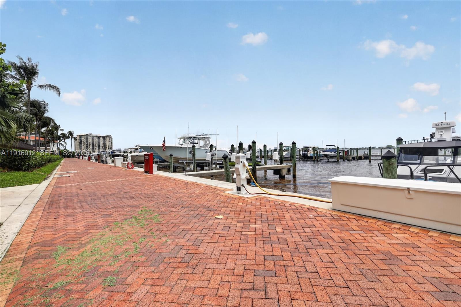 THE TOWERS OF QUAYSIDE CO - Residential
