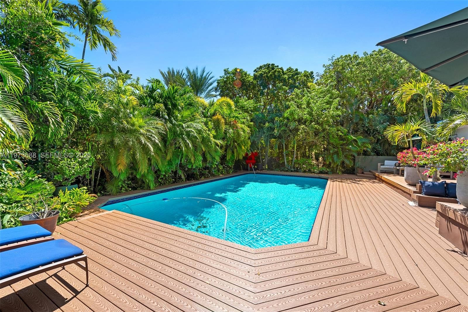 SUNSET ISLANDS-ISLAND NO - Residential