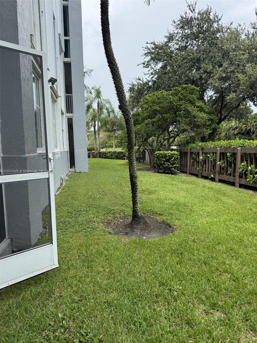 DORAL HOUSE CONDO NO 3 - Residential