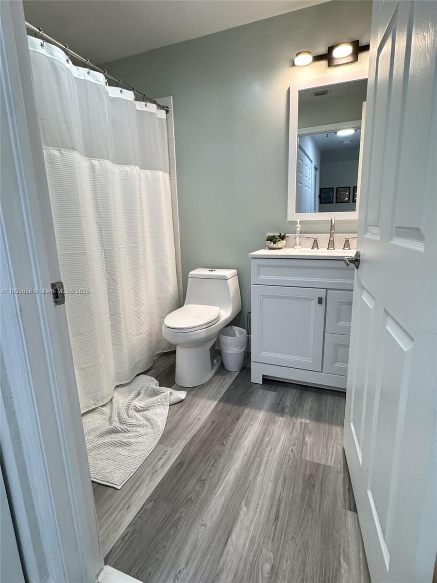 DORAL HOUSE CONDO NO 3 - Residential