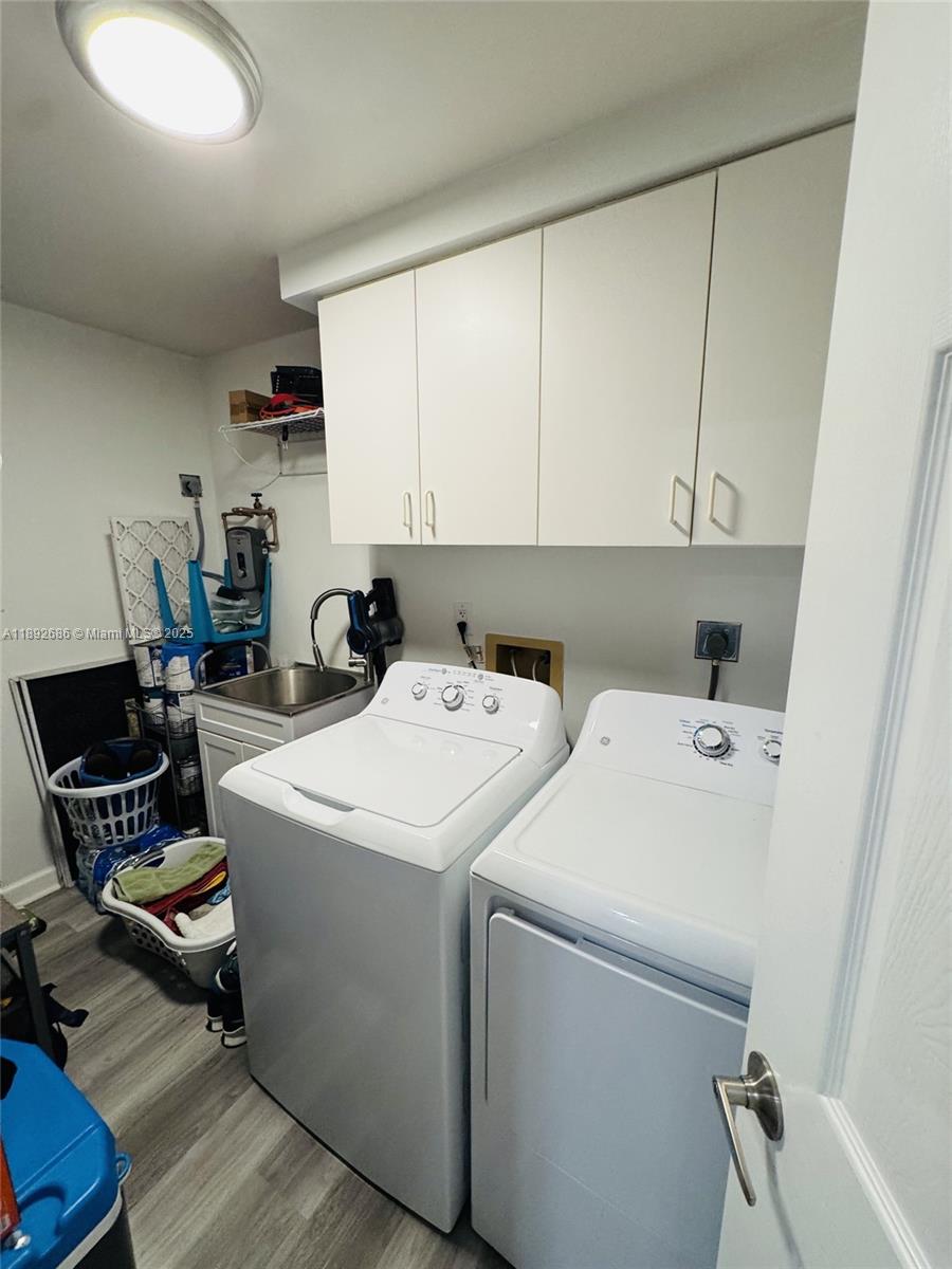 DORAL HOUSE CONDO NO 3 - Residential