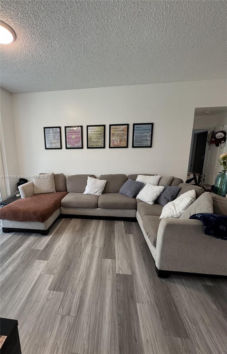DORAL HOUSE CONDO NO 3 - Residential