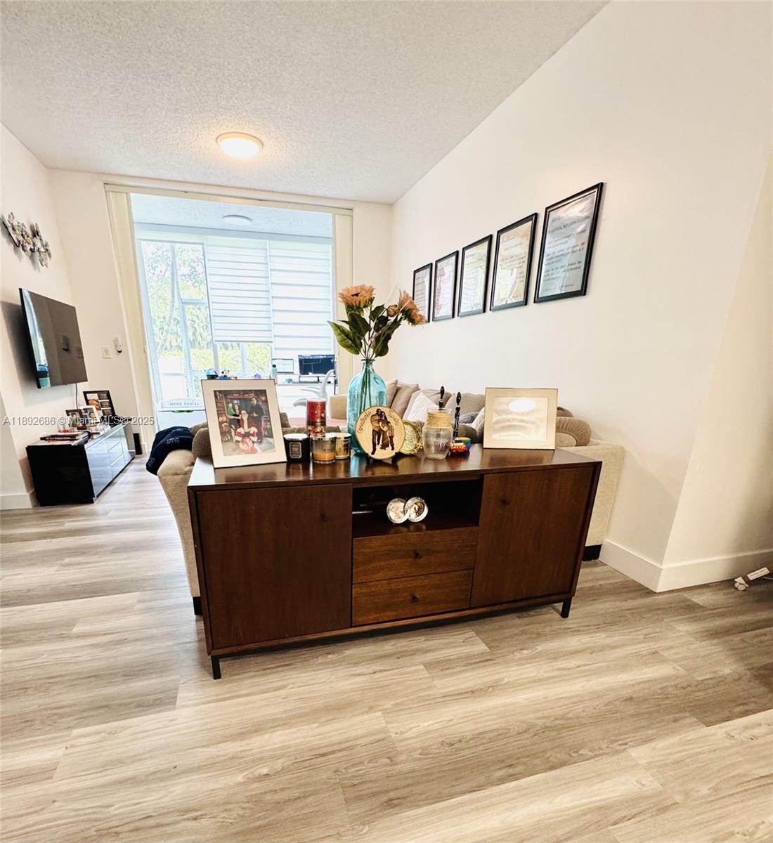 DORAL HOUSE CONDO NO 3 - Residential