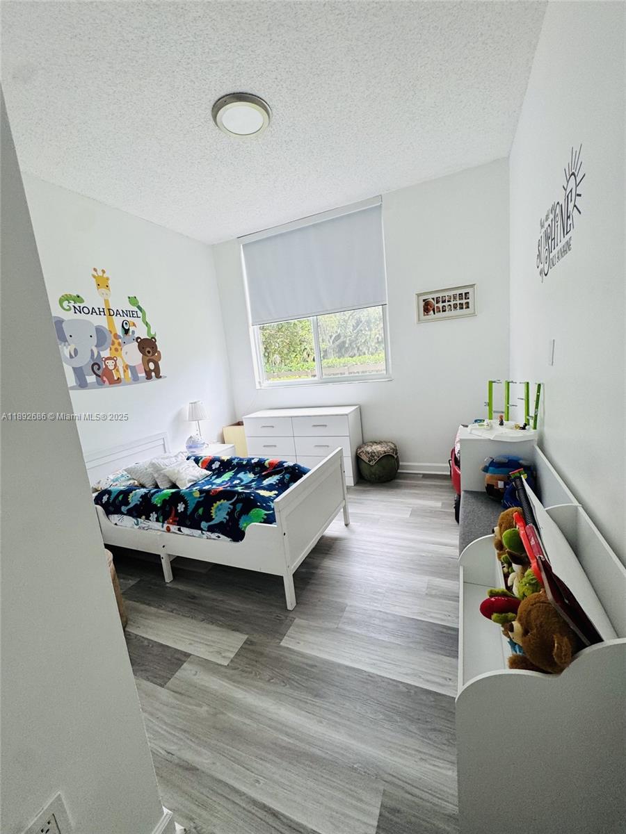 DORAL HOUSE CONDO NO 3 - Residential