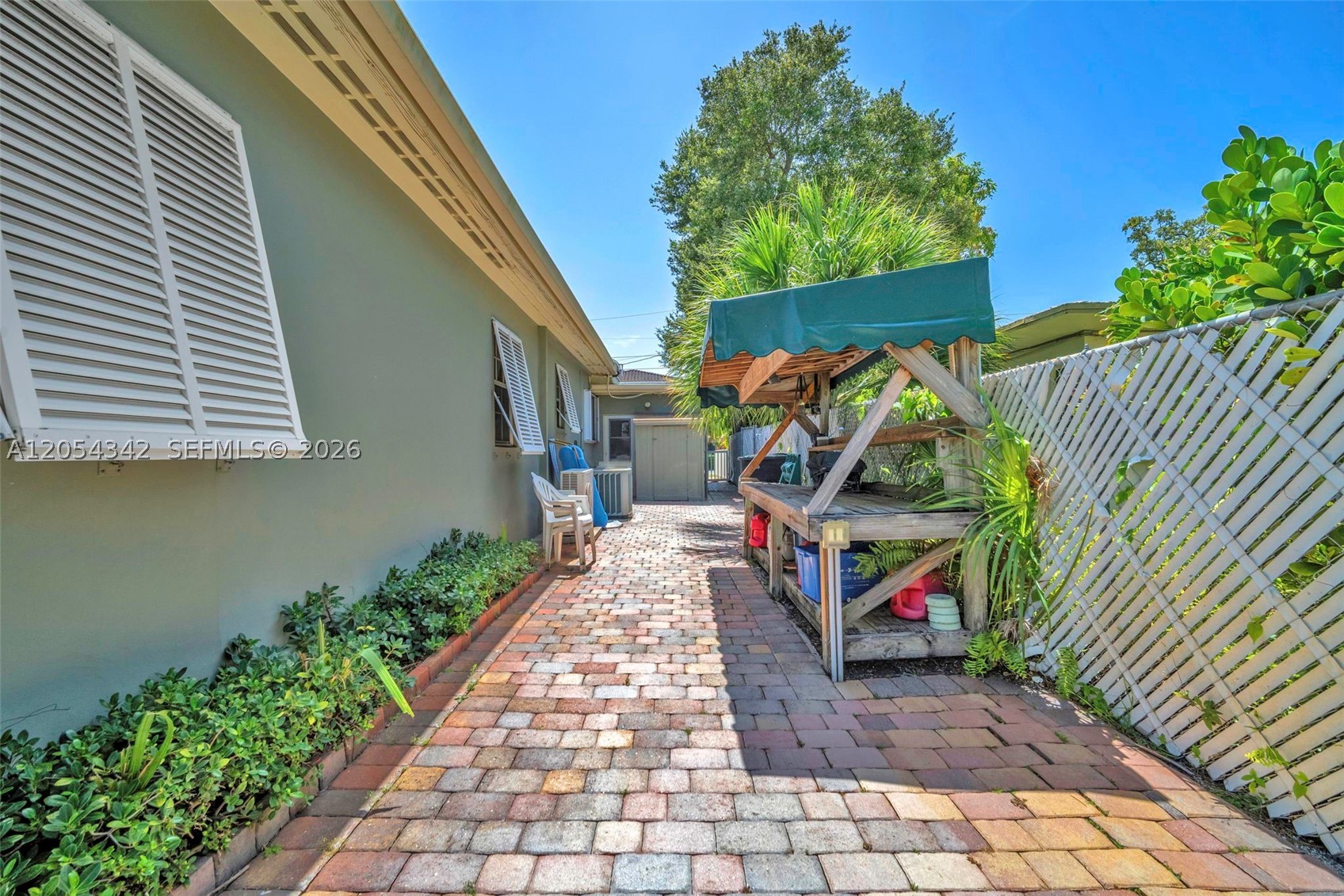 Tarpon River - Residential