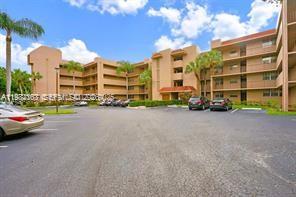 Perfect investment opportunity! PRICE FOR SALE !!! Spacious and bright 3-bedroom, 2-bathroom corner unit on the first floor featuring beautiful views of the golf course and landscaped gardens. The property currently has a tenant in place, providing immediate rental income lease expire January 31,2027 Ideally located with easy access to major highways, shopping centers, dining, and top-rated schools, including Nova Southeastern University. Situated in a well-maintained community in a high-demand area, making it an excellent opportunity for investors.

MOTIVATED SELLER!