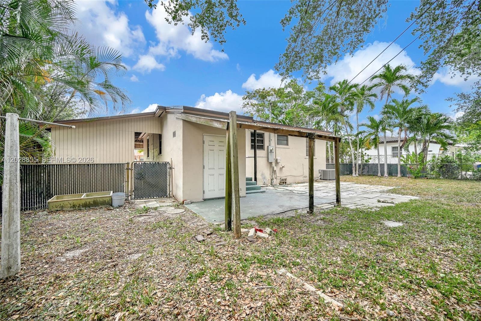 NO MIAMI BEACH MANOR - Residential