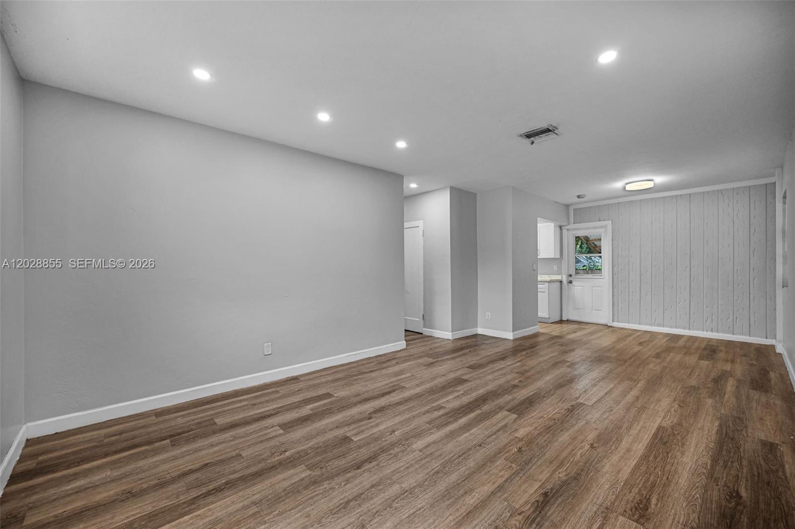 NO MIAMI BEACH MANOR - Residential