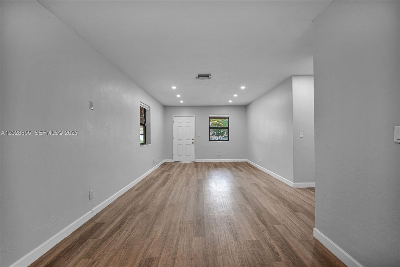 NO MIAMI BEACH MANOR - Residential