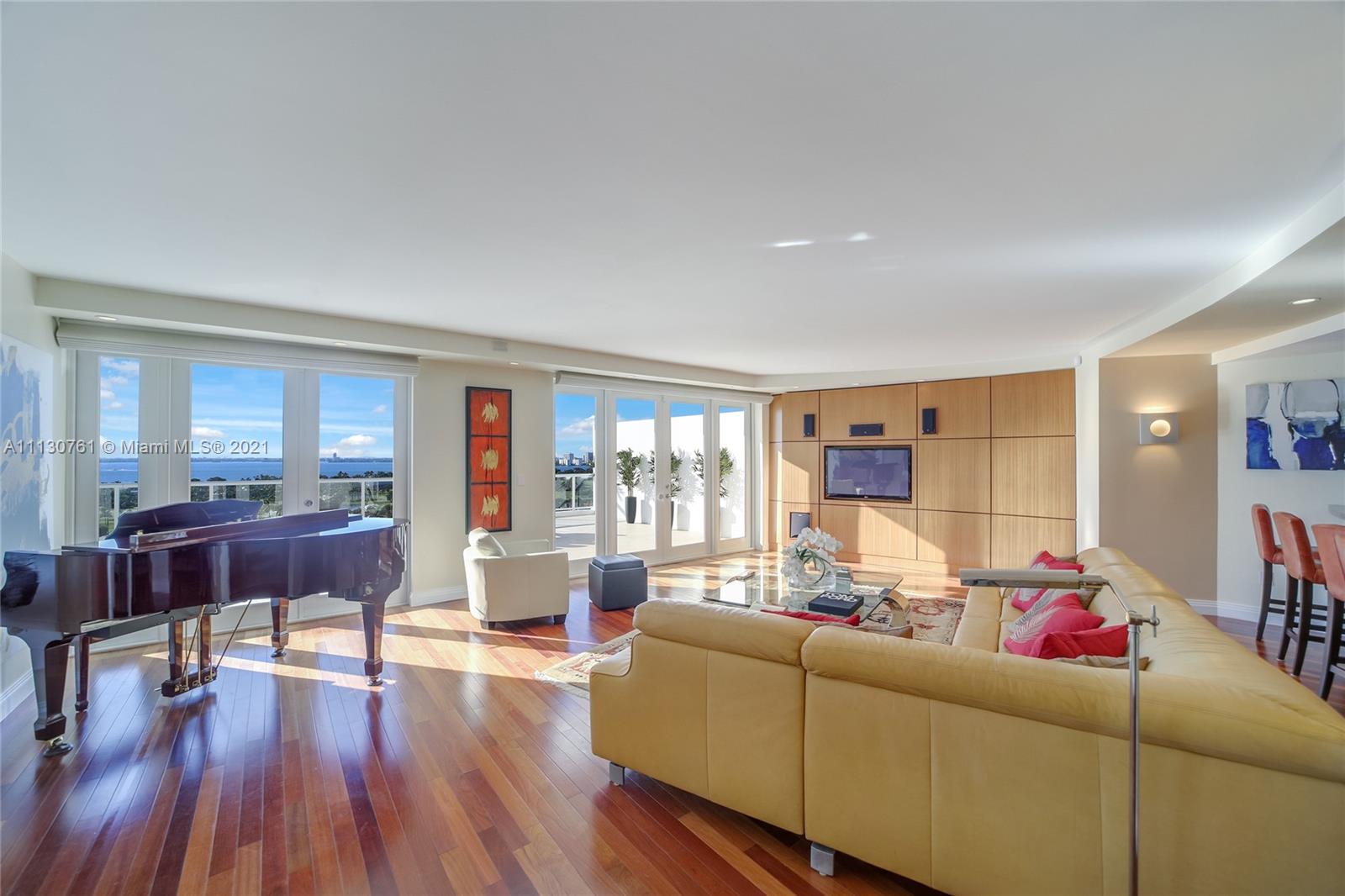 5600 CONDO - Residential